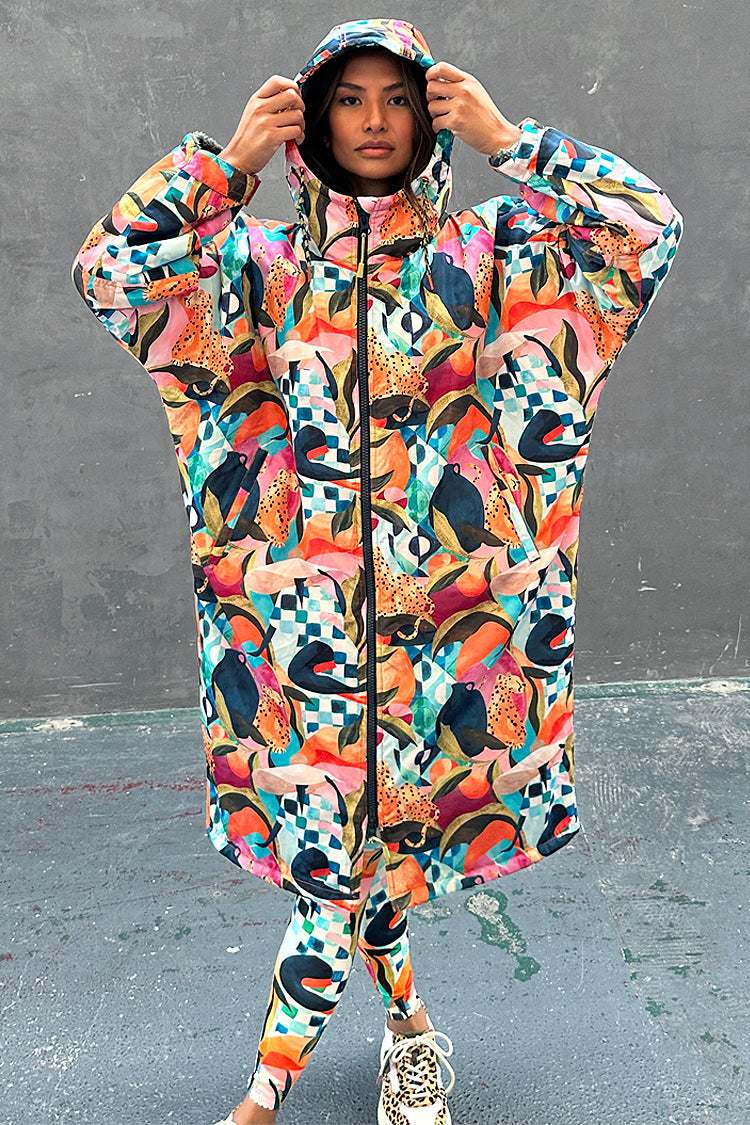 caption_Model wears Costa Rica Dry Robe in UK size 8/ US 4