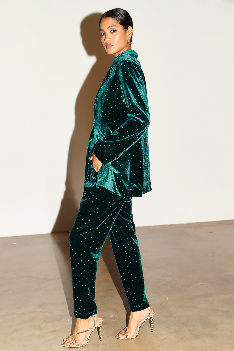 caption_Model wears Emerald Velvet Quinn Blazer in UK 8 / US 4