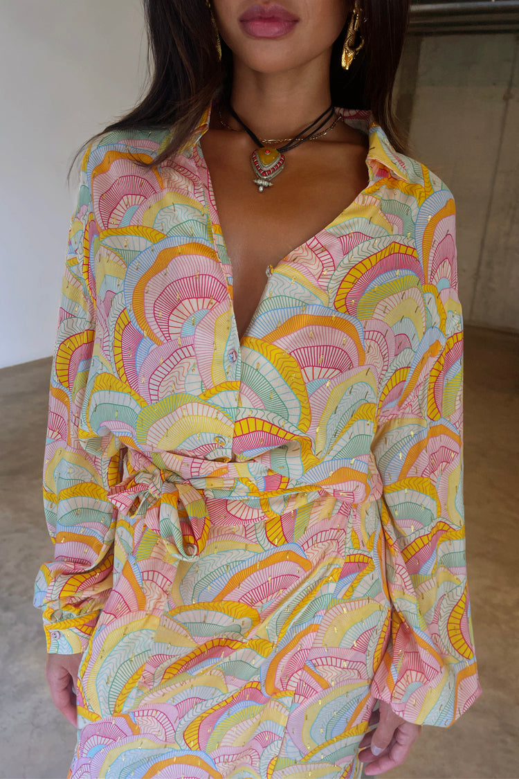  caption_Model wears Havana Isabella Shirt in UK size 10/ US 6