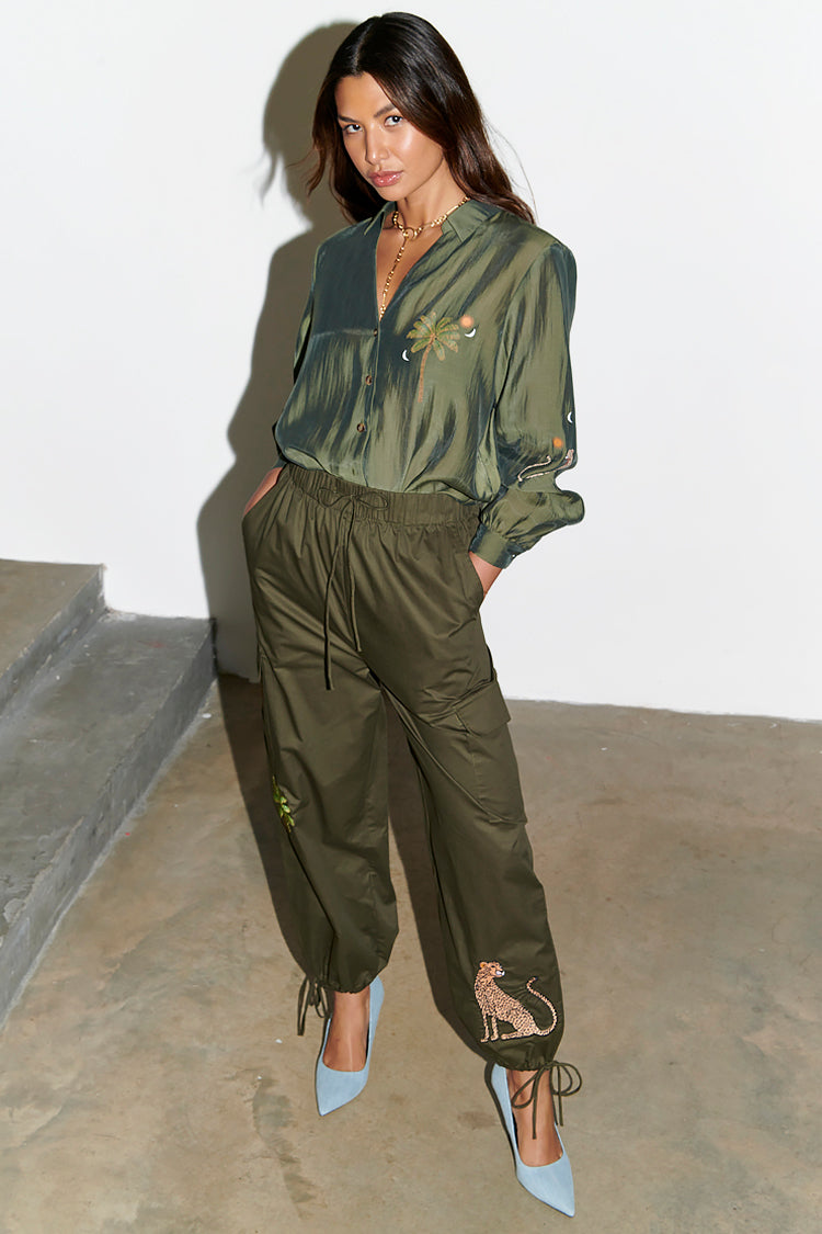 caption_Model wears Khaki Running Wild Cargo Trousers in UK size 8/ US 4