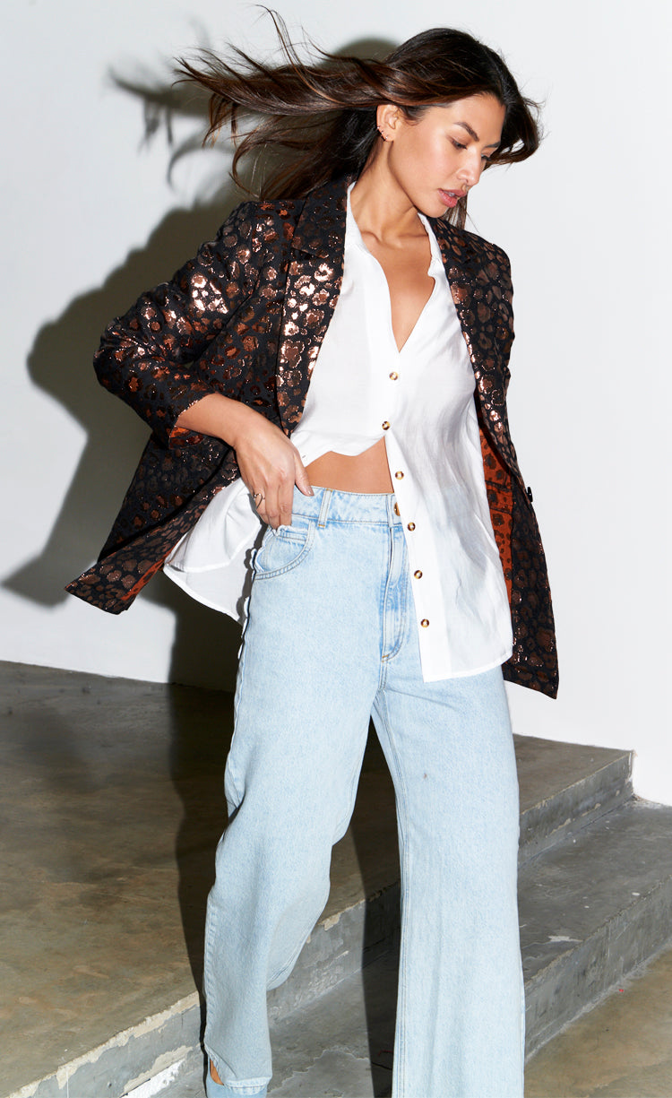 caption_Model wears Leopard Jacquard 22 Jacket in UK 8 / US 4