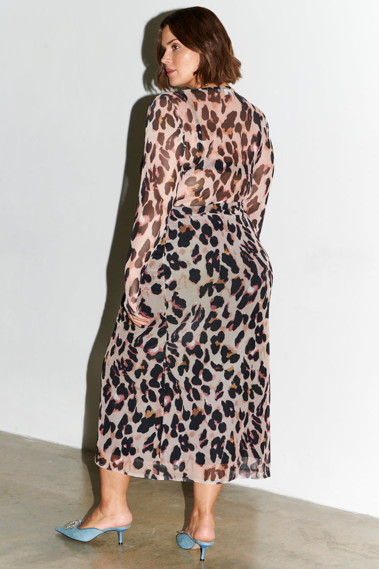 Model wears Leopard Mesh Skirt in UK 18 / US 14
