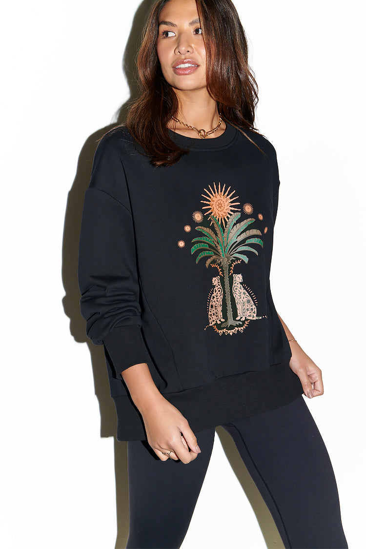 caption_Model wears Black Running Wilder Sweatshirt in UK size 8/ US 4
