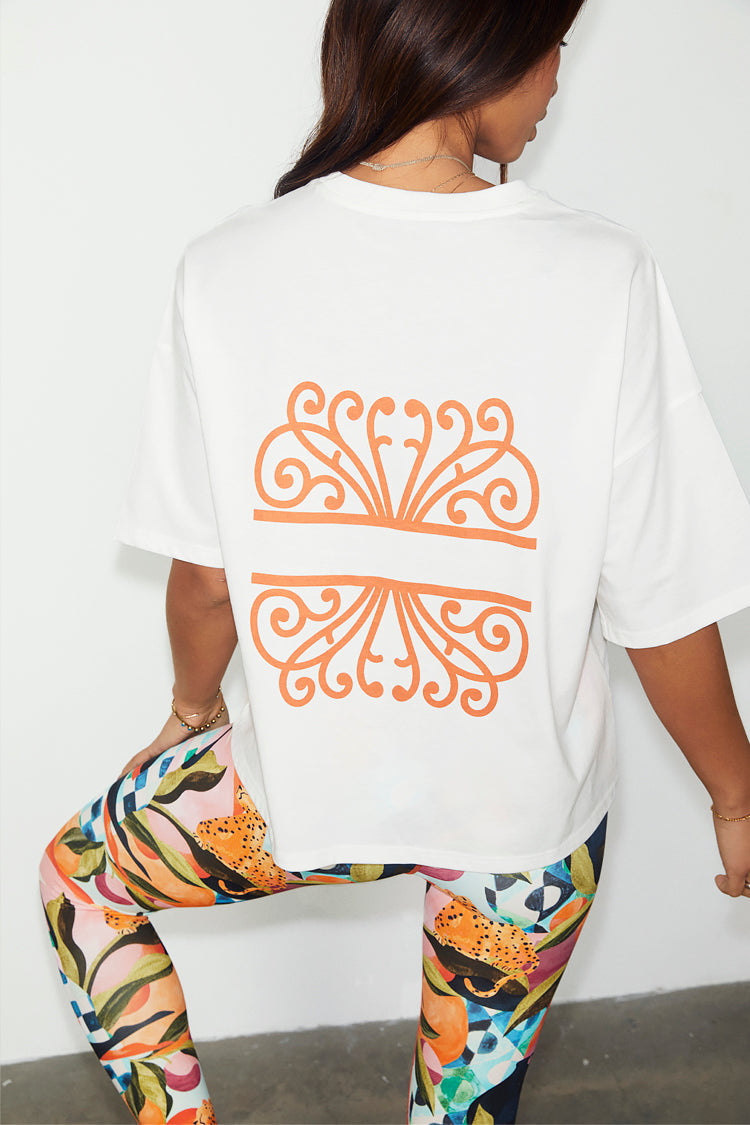 caption_Model wears White Logo T-shirt in UK size 10/ US 6