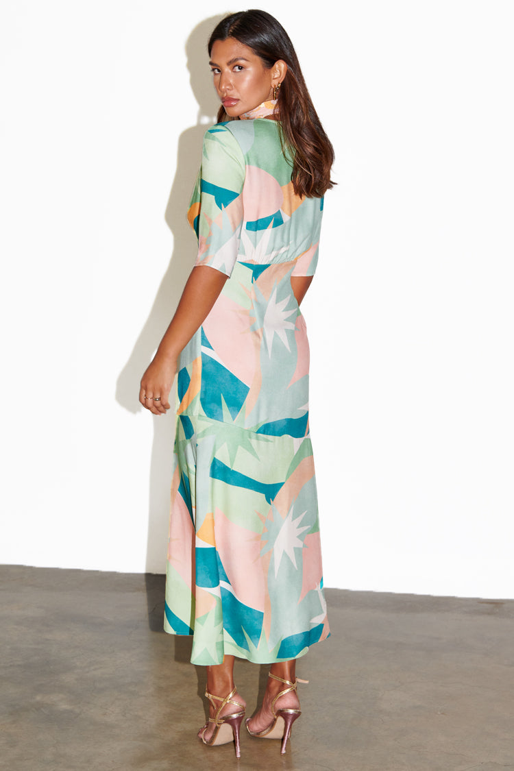 caption_Model wears Sage Lyra Poppy Midi Dress in UK size 10/ US 6