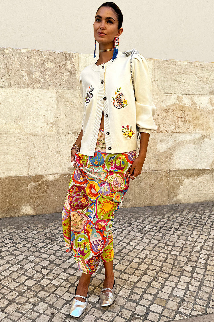 caption_Model wears Cream Mosaic Cardigan in UK size 10/ US 6
