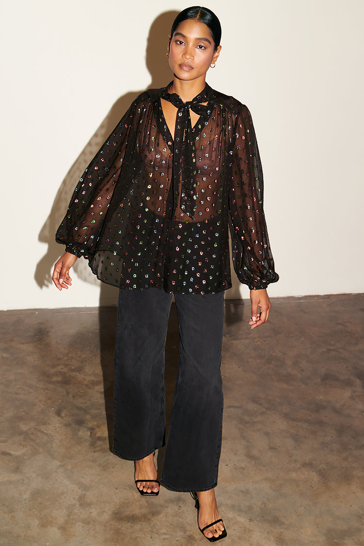 caption_Model wears Sparkle Pussy Bow Blouse in S