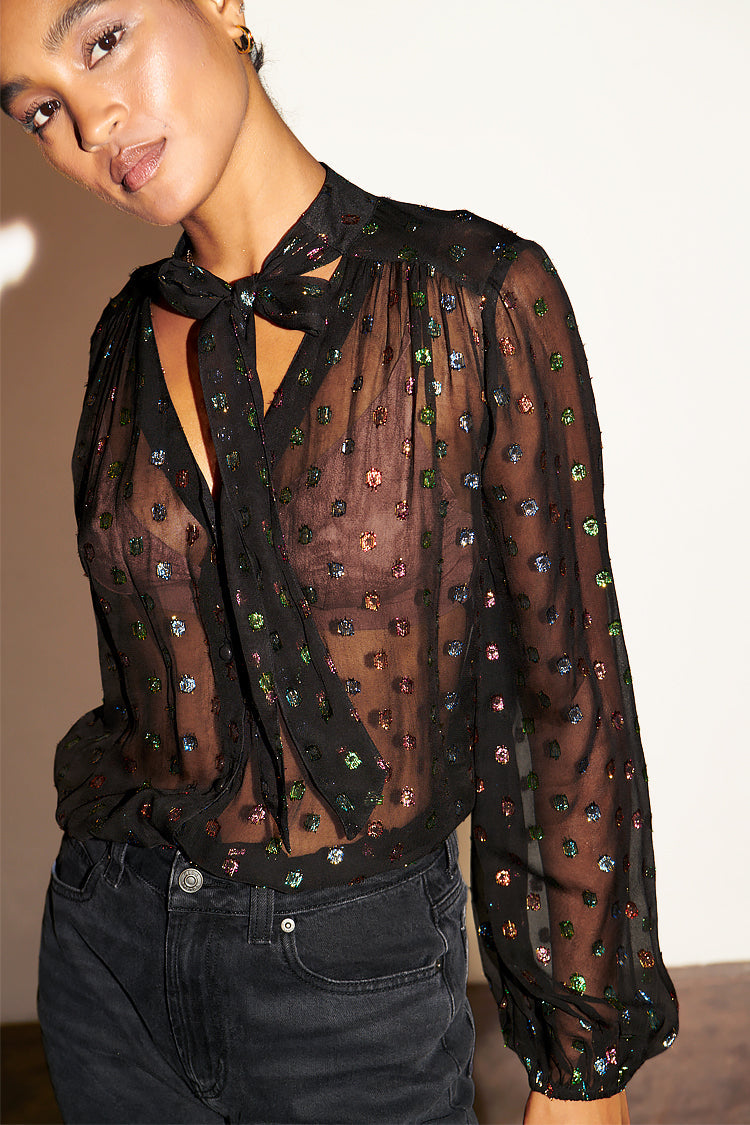 caption_Model wears Sparkle Pussy Bow Blouse in S