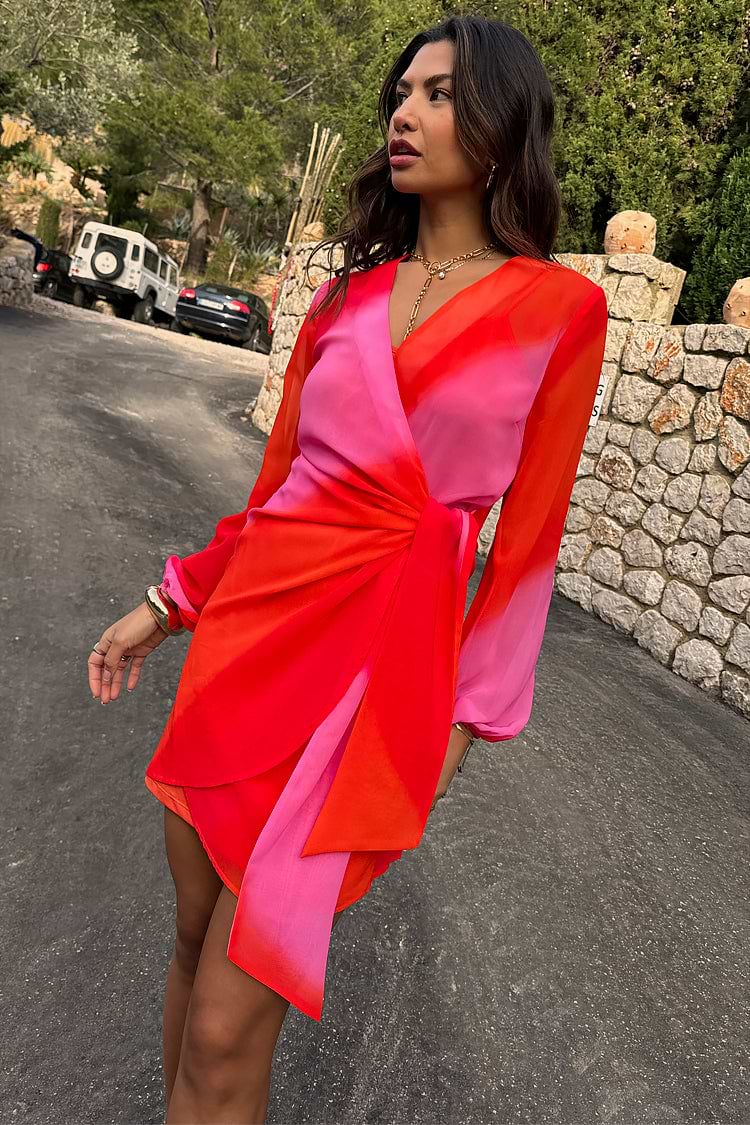 caption_Model wears Pink Ombre Mini Vienna Dress  in UK size 10/ US 6