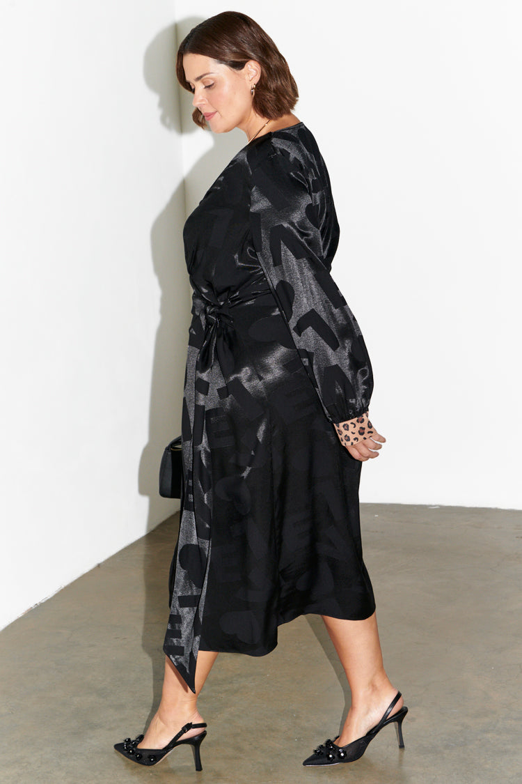 caption_Model wears Black Paris Love Midi Vienna in UK 18 / US 14