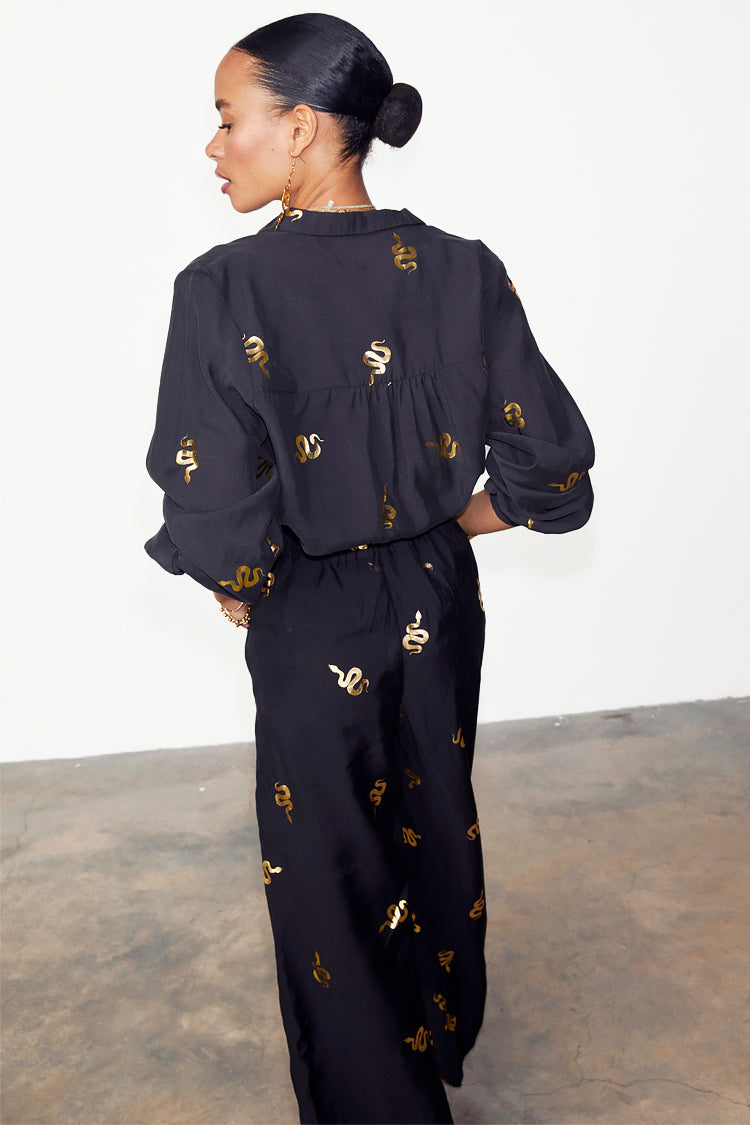 caption_Model wears Black Gold Snake Elissa Trousers in UK size 10/ US 6
