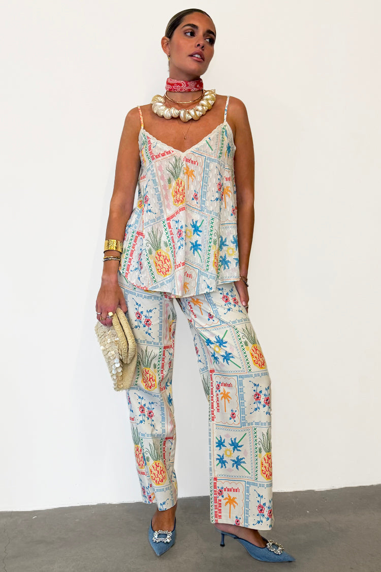 caption_Model wears White Island Marra Trousers in UK size 10/ US 6