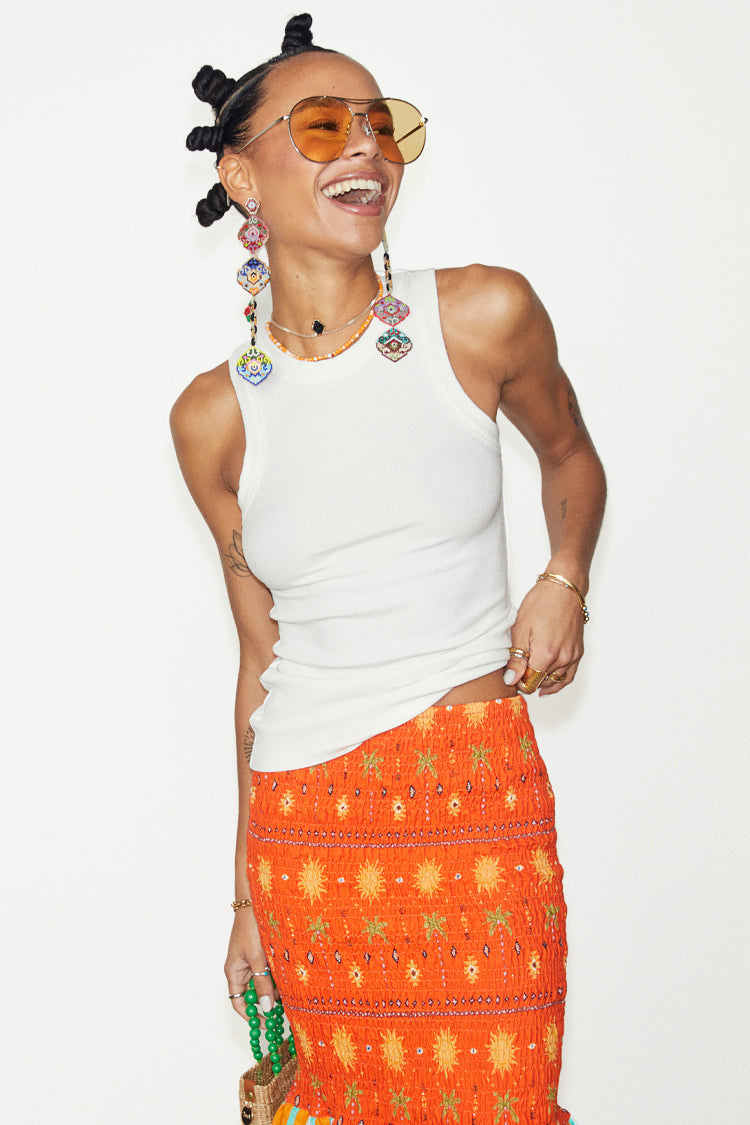 caption_Model wears White Cotton Ribbed Tank  in size S