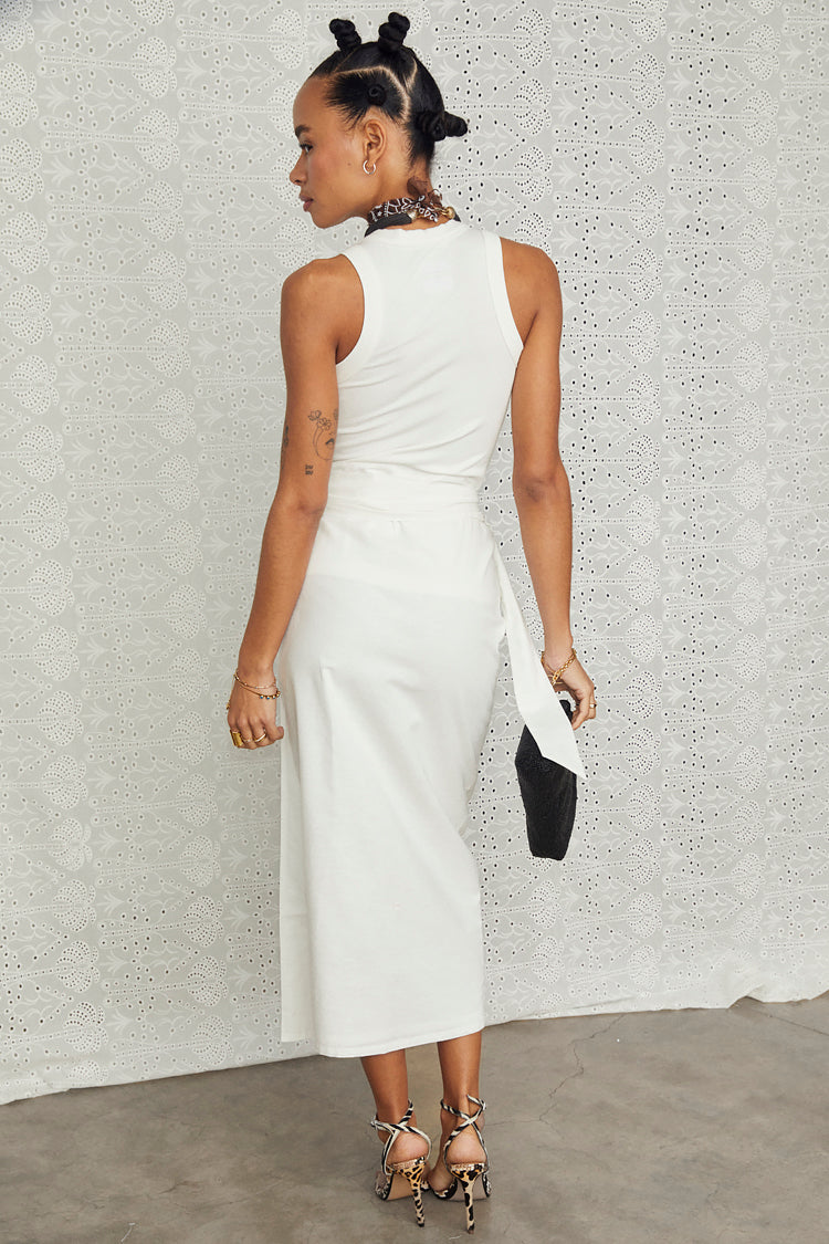 caption_Model wears White Cotton Ribbed Tank  in size S