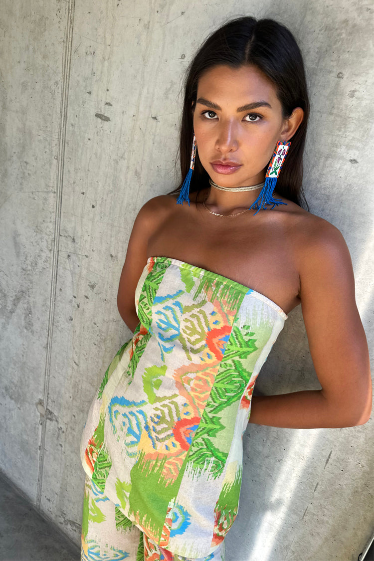 caption_Model wears Green Abstract Sol Bandeau Top in UK size 10/ US 6