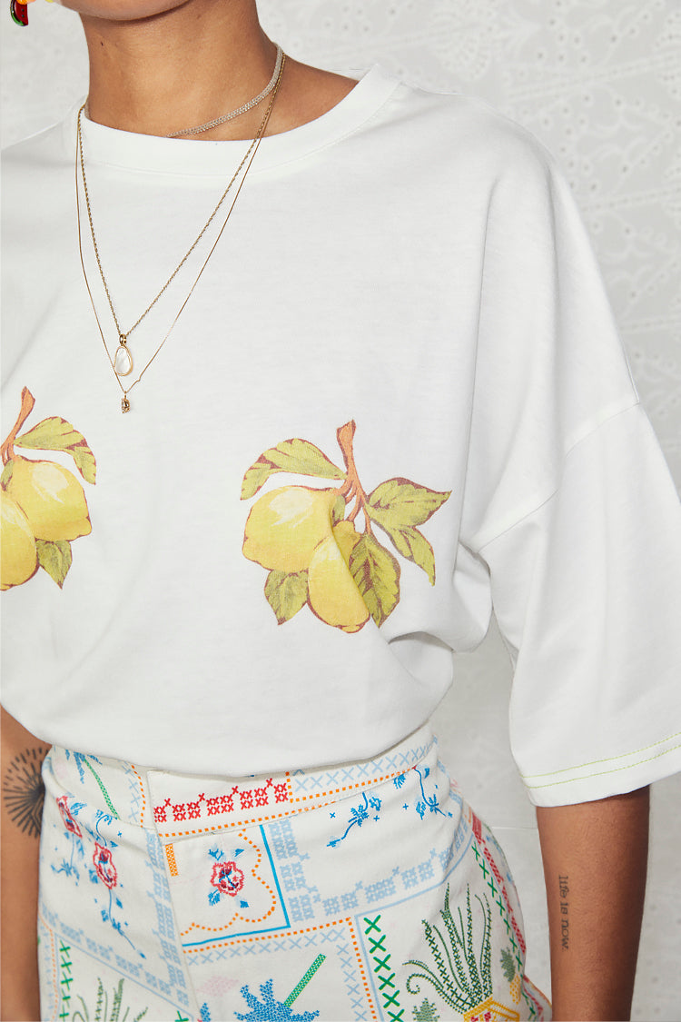 caption_Model wears Lemon Boob T-shirt in UK size 10/ US 6