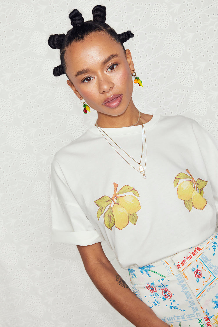 caption_Model wears Lemon Boob T-shirt in UK size 10/ US 6