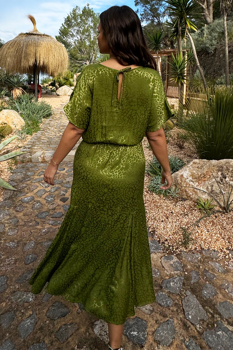 caption_Model wears Green Jacquard Midi Erin Dress in UK size 14/ US 10