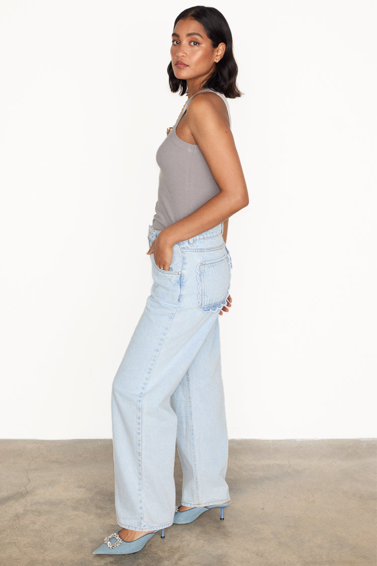 caption_Model wears Scallop Detail Straight Leg Jeans  in UK size 10/ US 6