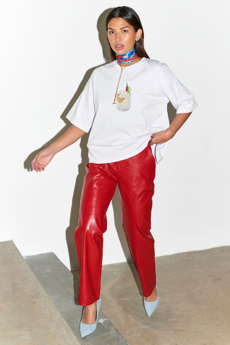 caption_Model wears Spicy Margarita T-Shirt in UK size 8/ US 4