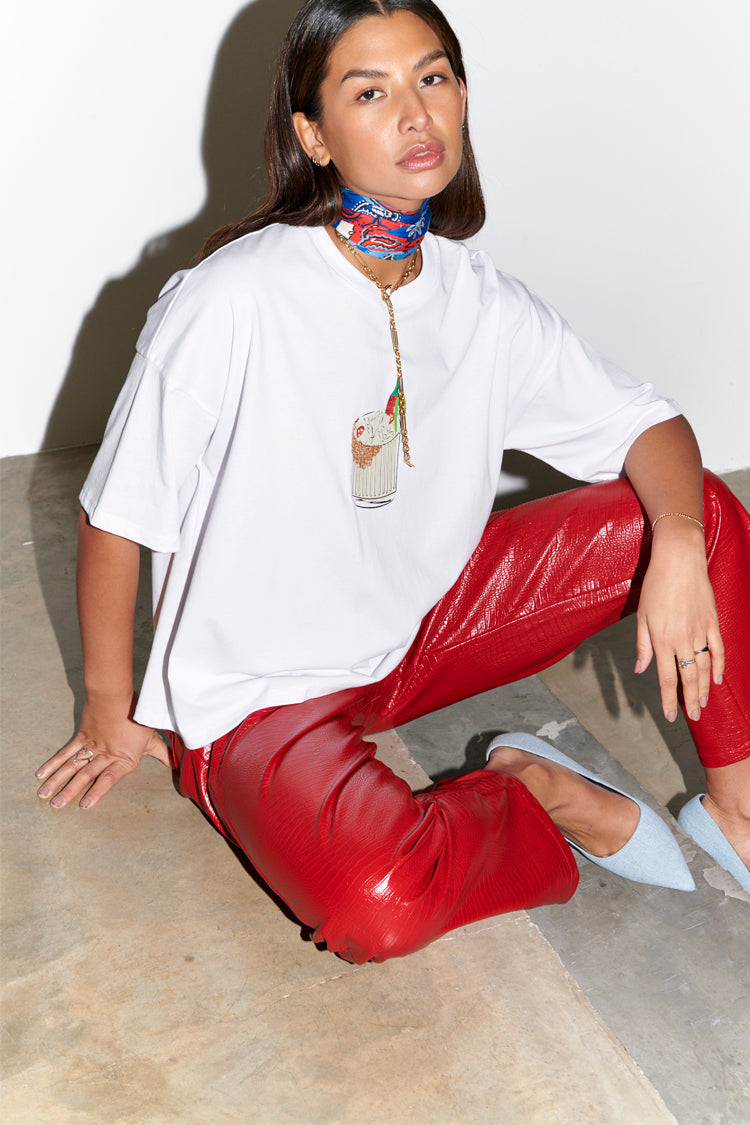 caption_Model wears Spicy Margarita T-Shirt in UK size 8/ US 4