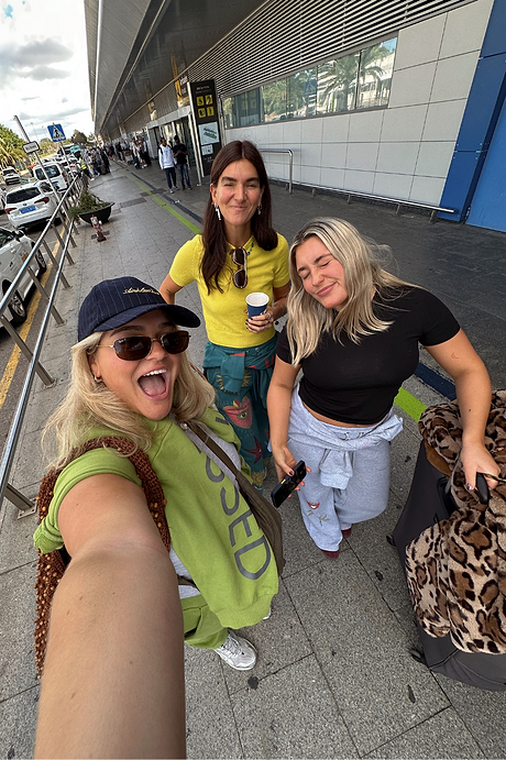8 Airport & Travel Outfit Ideas - Comfortability Is Key!