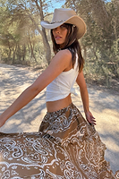 Thumbnail for caption_Model is 5ft7” and wears UK size 10/ US