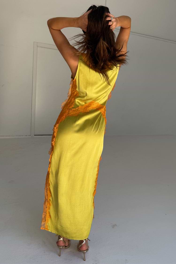 caption_Model is 5ft7” and wears UK size 10/ US 6