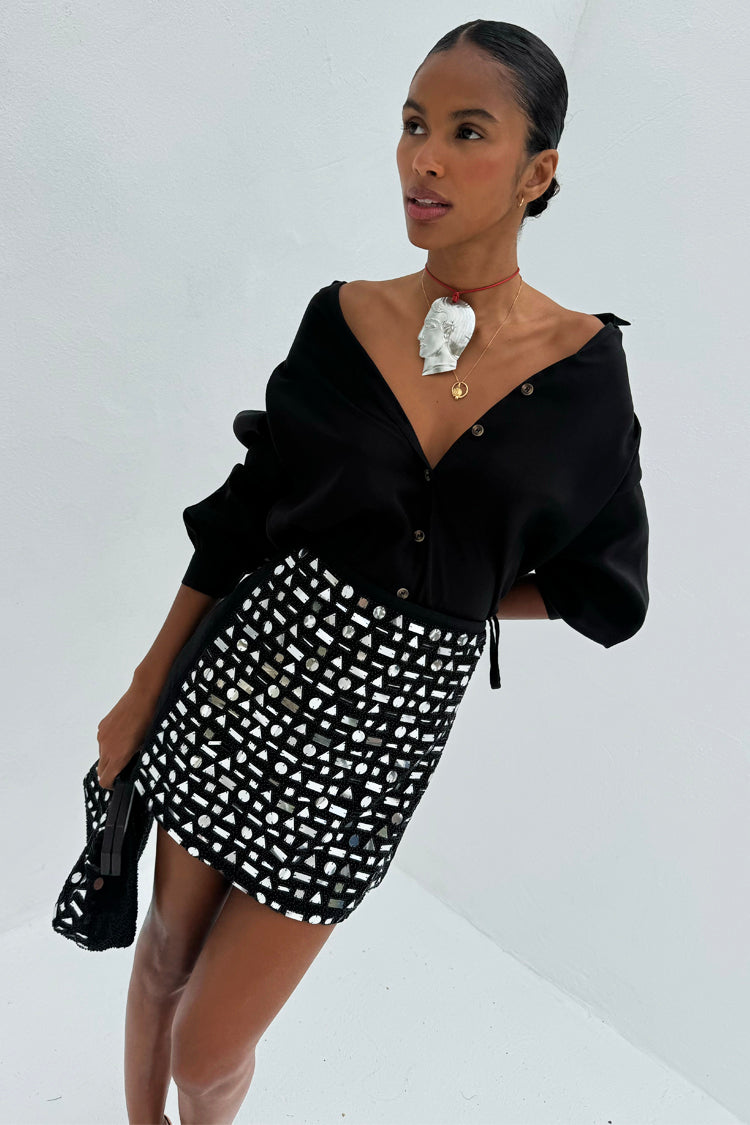 caption_Model wears Black Beaded Mirror Skirt in size S