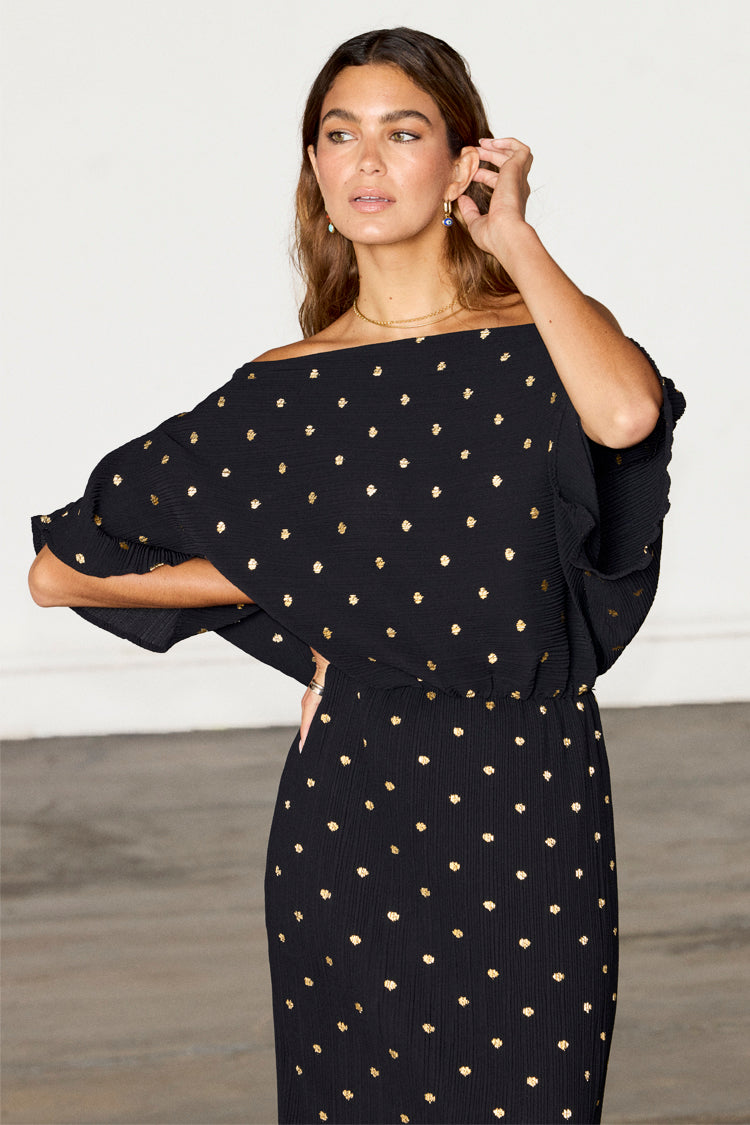 caption_Model wears Black Tilly Plisse Dress with Gold Fleck in UK size 10/ US 6