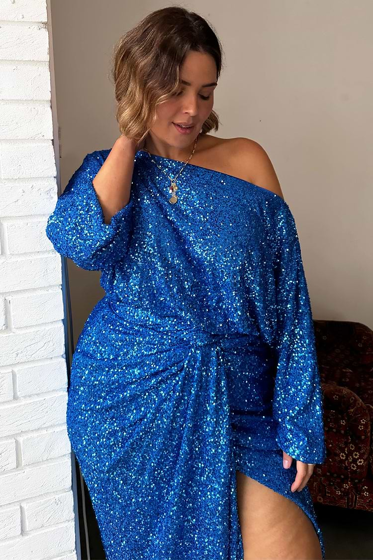 caption_Model wears Blue Sequin Tilly Top in UK size 18/ US 14