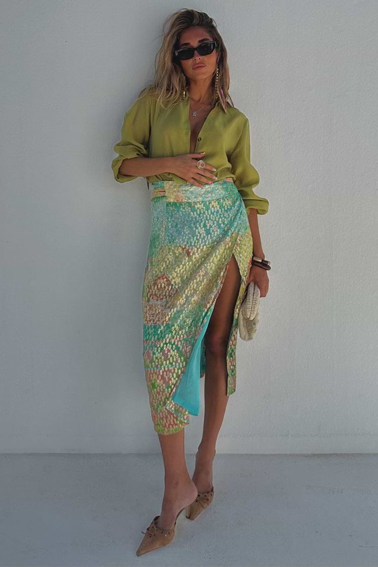 caption_Model wears Pastel Boho Jaspre Skirt in UK size 10/ US 6