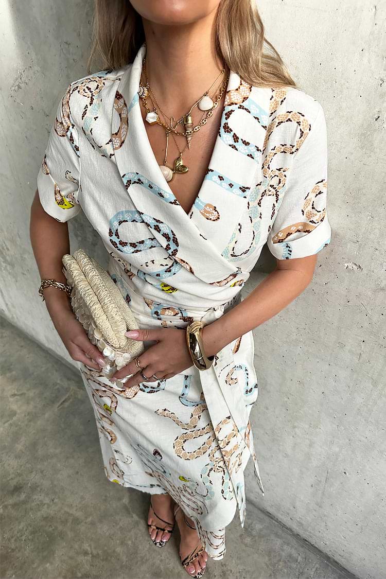 caption_Model wears Cotton Linen Snake Brooklyn Dress in UK size 10/ US 6