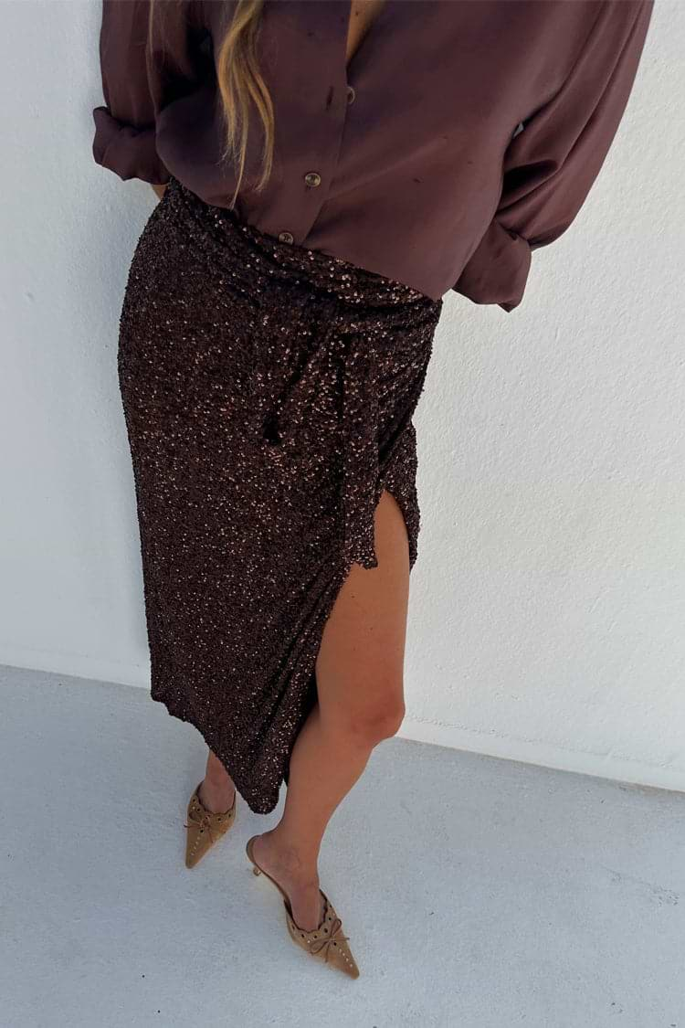 caption_Model wears Chocolate Sequin Jaspre Skirt in UK size 10/ US 6