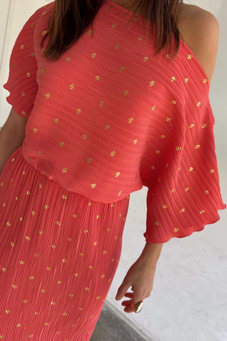 caption_Model is 5ft7” and is wearing size M 