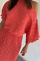 Thumbnail for caption_Model is 5ft7” and is wearing size M 