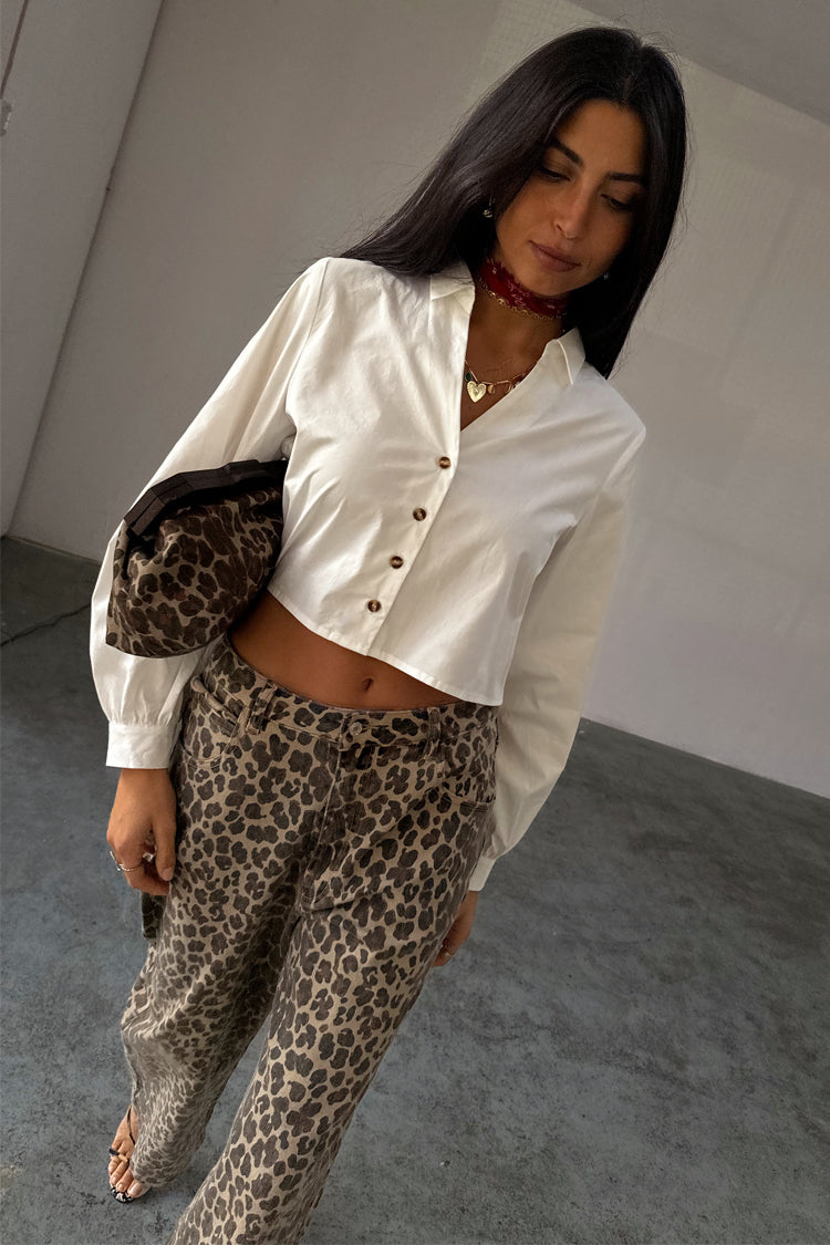 caption_Model wears  White Cropped Cotton Miley Shirt in UK size 8/ US 4