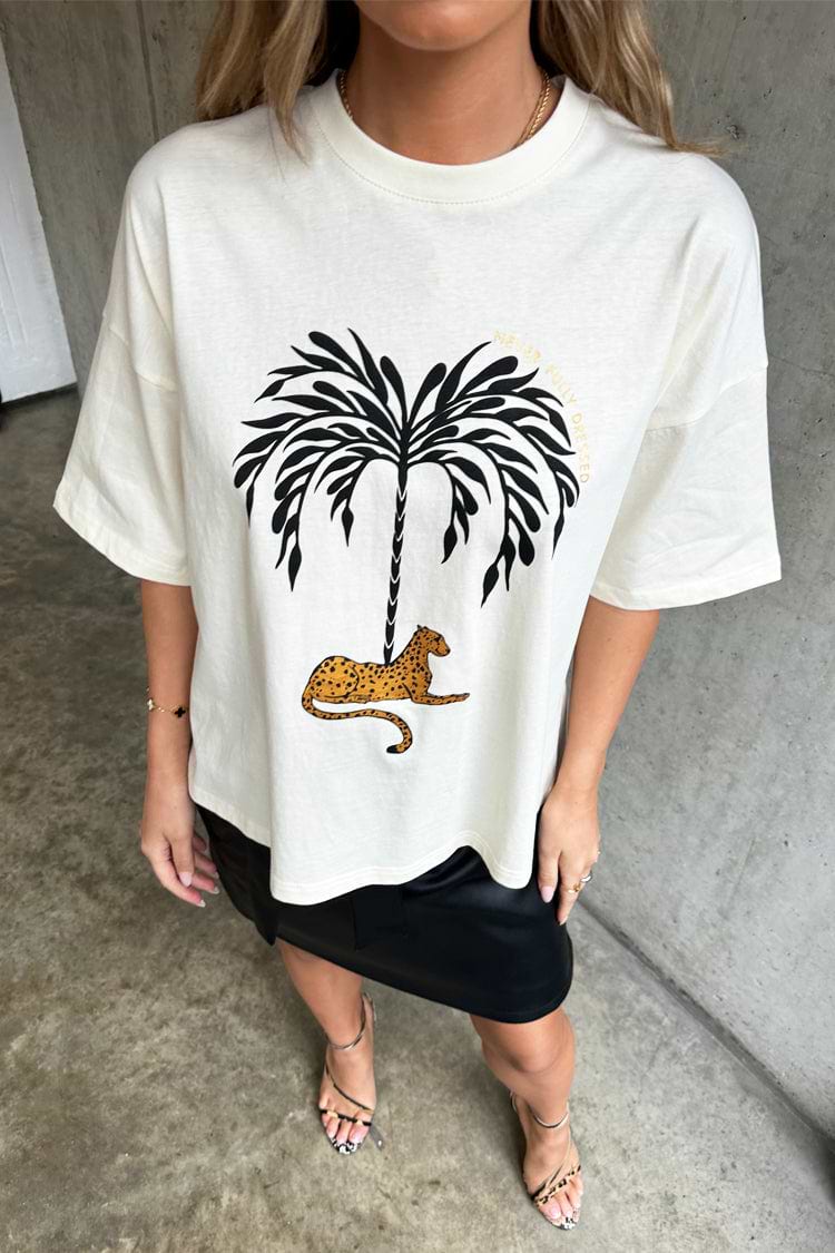 caption_Model wears Cream Desert Paradise T-Shirt  in UK size 10/ US 6
