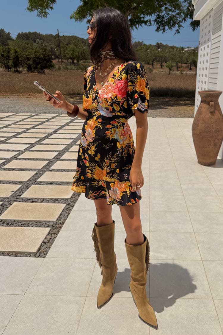  caption_Model is 5ft7” and wears UK size 8/ US 4