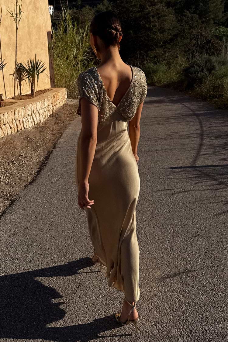 caption_Model is 5ft7” and wears UK size 8/ US 4