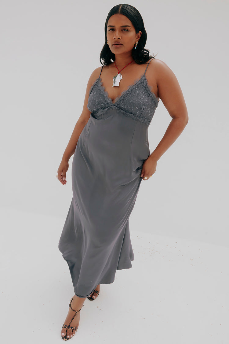 caption_Model wears Grey Reha Dress in UK size 10/ US 6