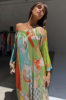 Thumbnail for caption_Model is 5ft7” and is sizing up in the size M/L