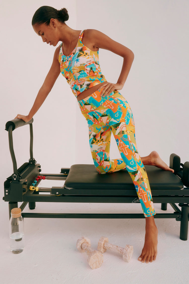 caption_Model wears Hope Bright Legging in UK size 8/ US 4