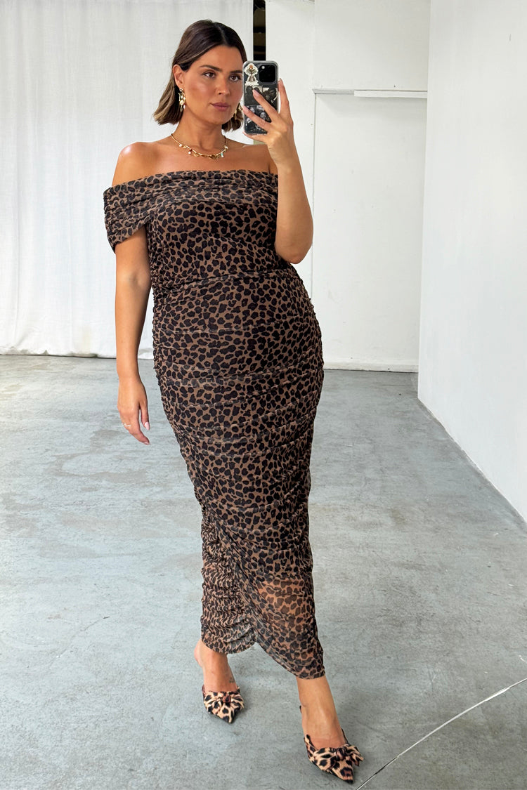 caption_Model wears Leopard Diaz Dress in UK size 18/ US 14