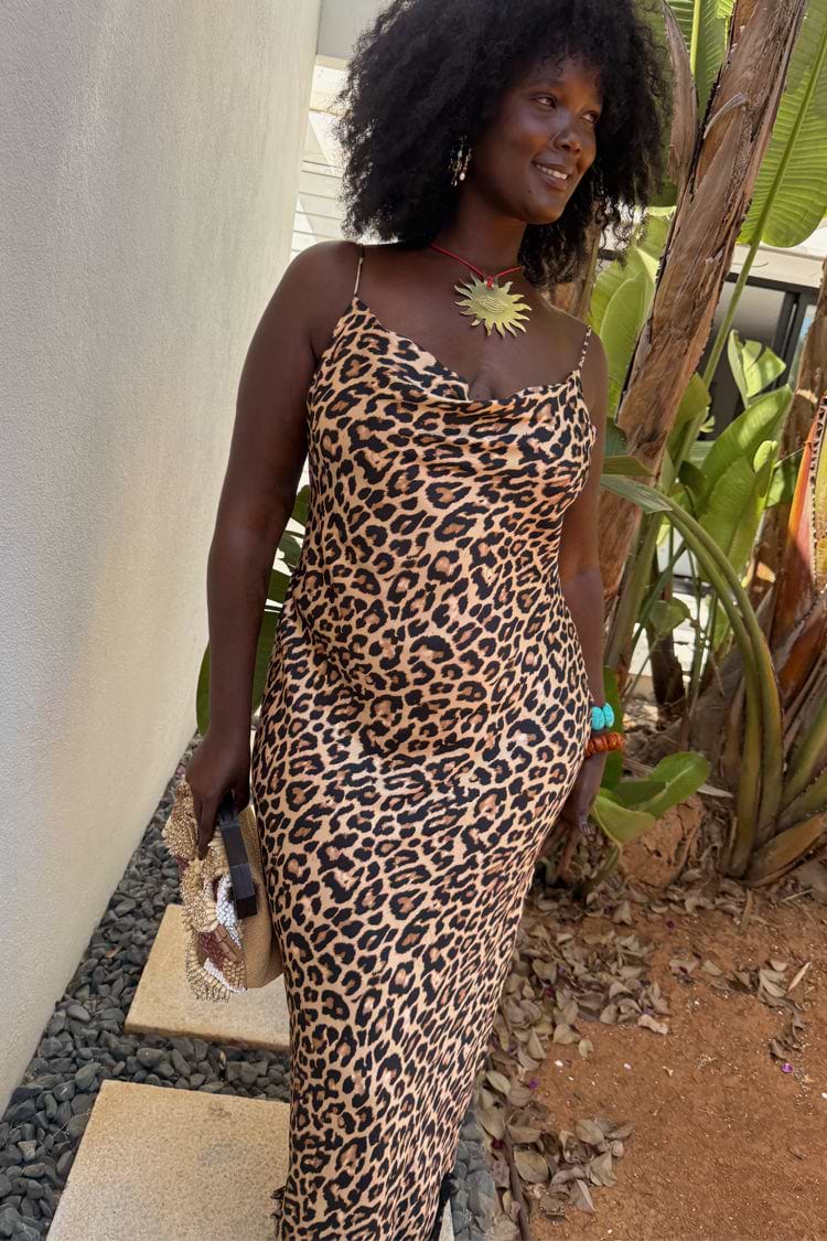 caption_Model is 5ft7” and wears UK size 18/ US 14