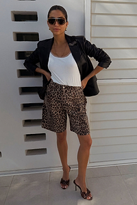 Thumbnail for caption_Model is 5ft7” and wears UK size 8/ US 4