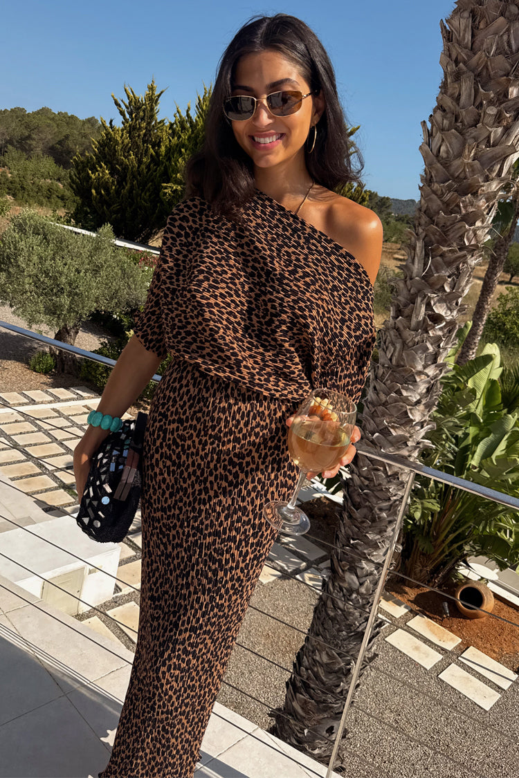 caption_Model is 5ft7” and wears UK size 8/ US 4