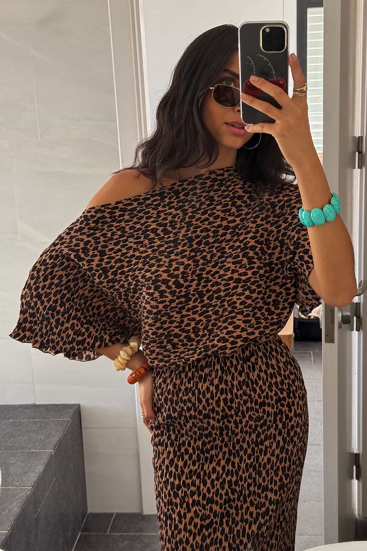  caption_Model is 5ft7” and wears UK size 8/ US 4