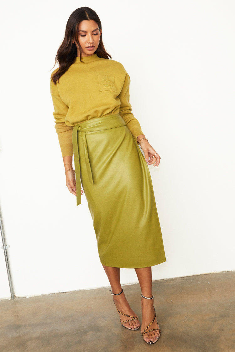 caption_Model wears  Lime Vegan Leather Jaspre Skirt in UK size 8/ US 4