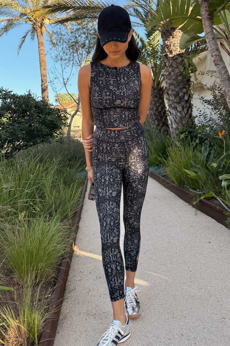 caption_Model is 5ft7” and wears UK size 8/ US 4